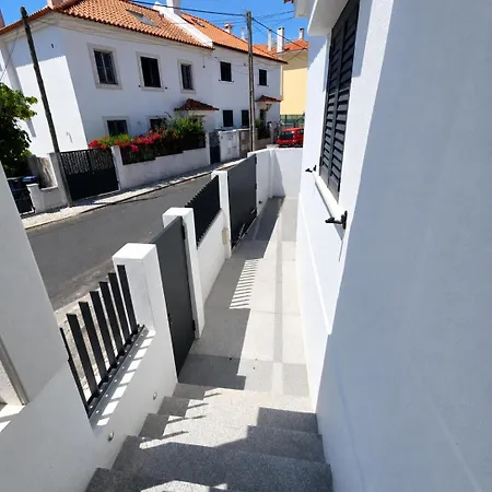 Будинок відпочинку Luxury House, Private Rooftop Jacuzzi With View On Tagus & Monuments Лісабон