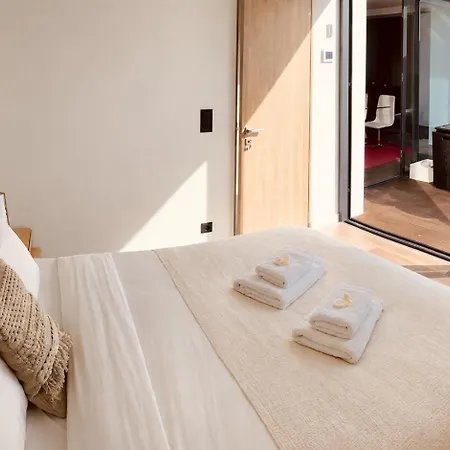 Luxury House, Private Rooftop Jacuzzi With View On Tagus & Monuments Feriehus *