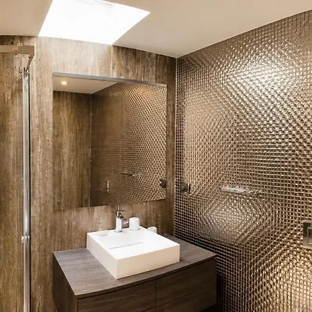 Luxury House, Private Rooftop Jacuzzi With View On Tagus & Monuments Будинок відпочинку *